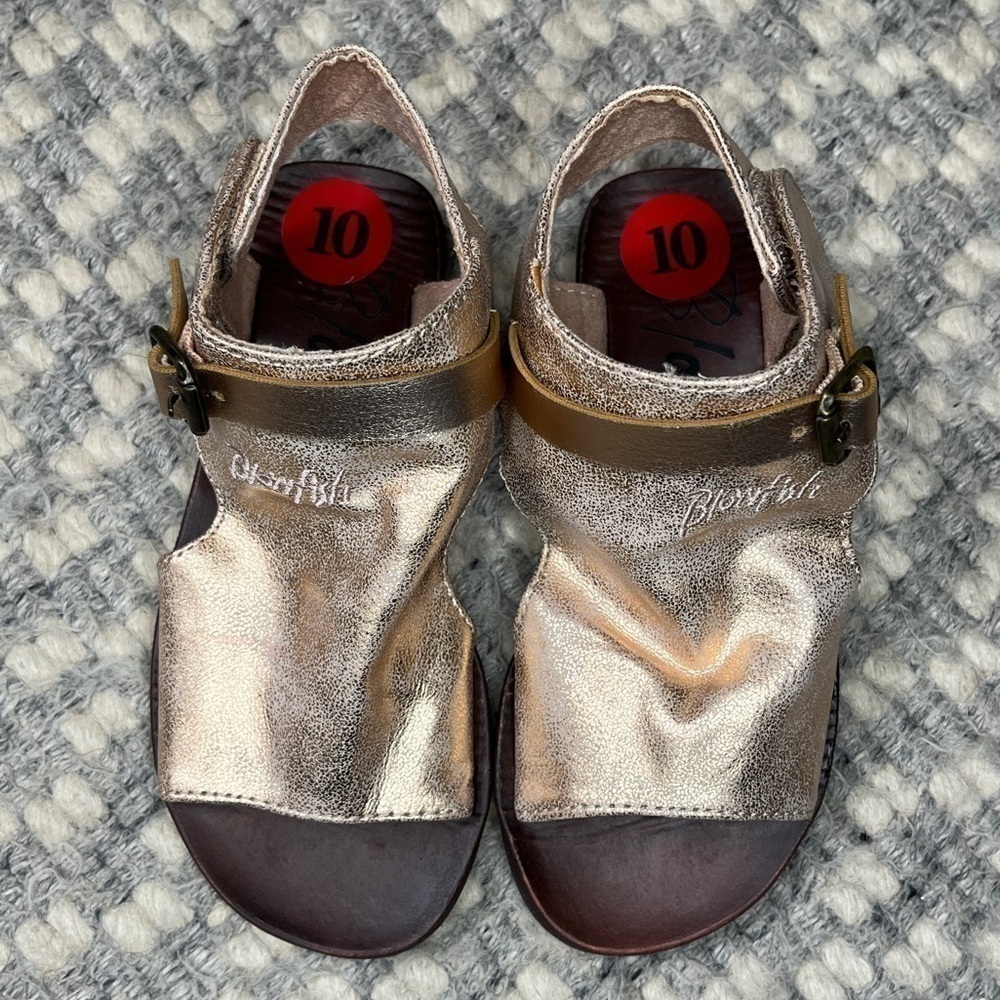 𝅺NEW toddler Blowfish Gold Sandals Size 10
